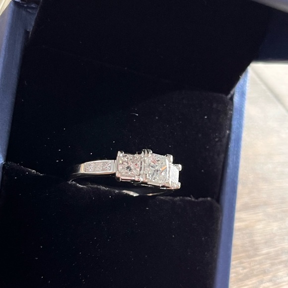 White gold engagement ring, with new appraisal. Appraised at 10,600. - Picture 5 of 5